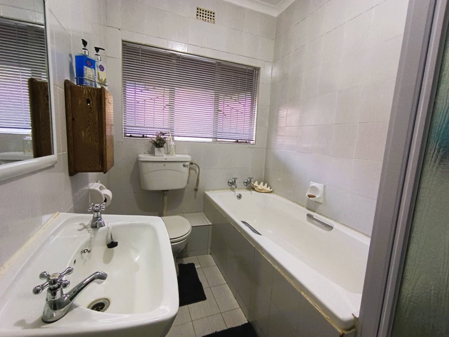 4 Bedroom Property for Sale in Langenhovenpark Free State